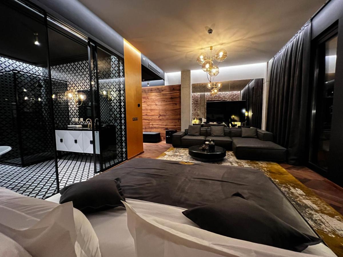 巴统 Mandarin Club House酒店 外观 照片