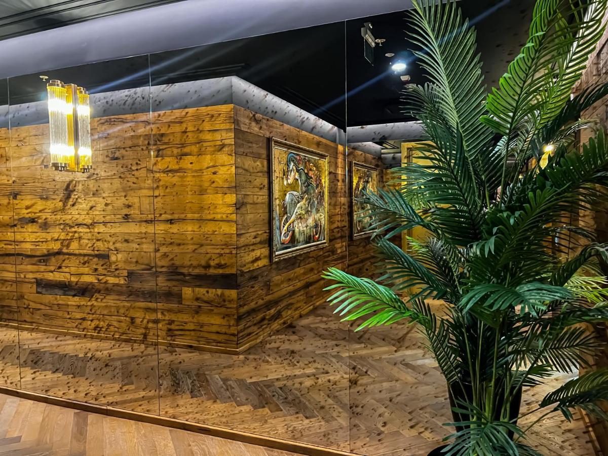 巴统 Mandarin Club House酒店 外观 照片