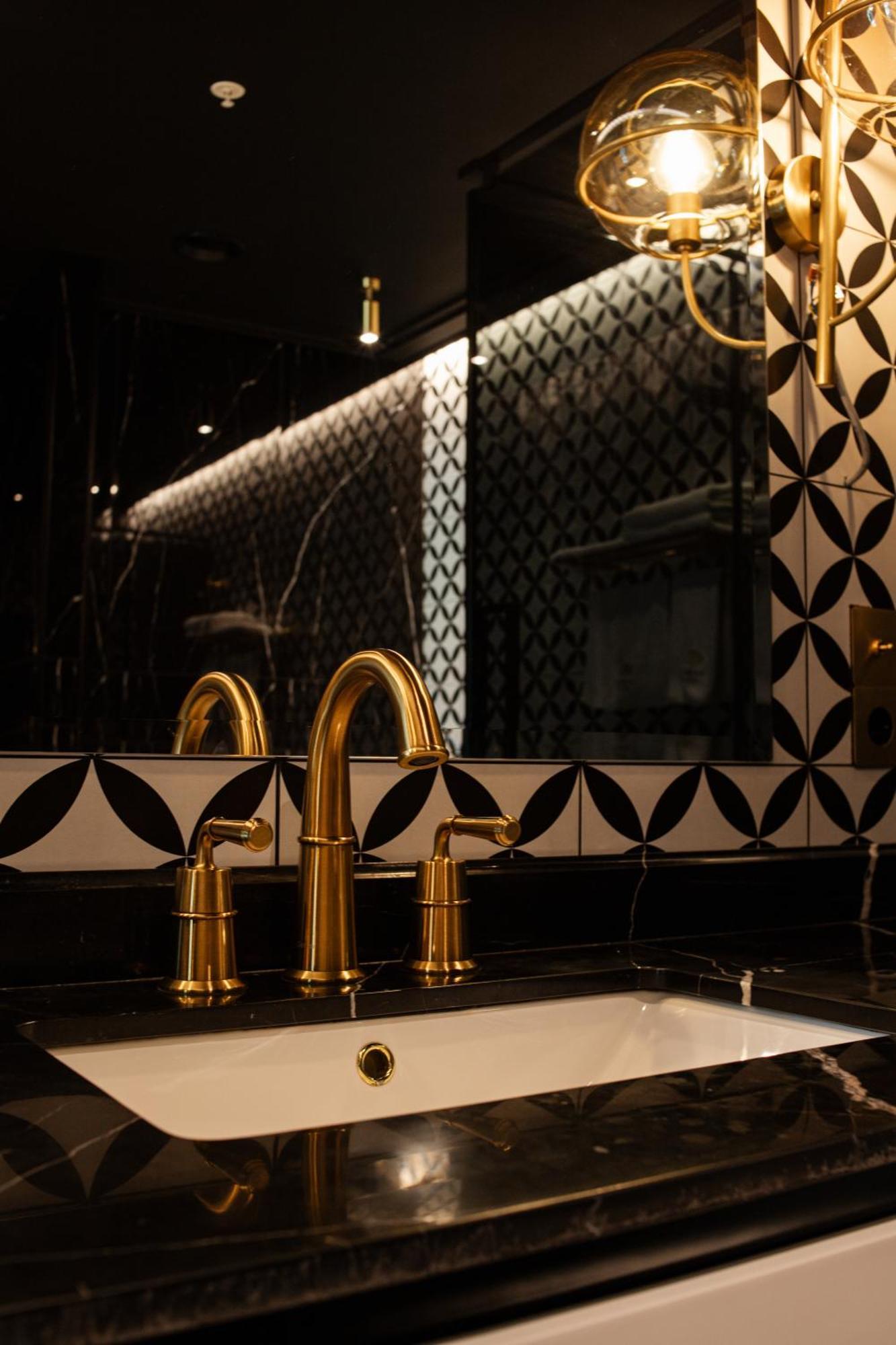 巴统 Mandarin Club House酒店 外观 照片