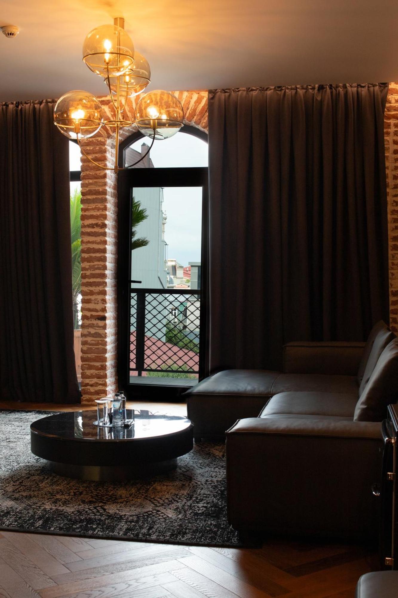 巴统 Mandarin Club House酒店 外观 照片